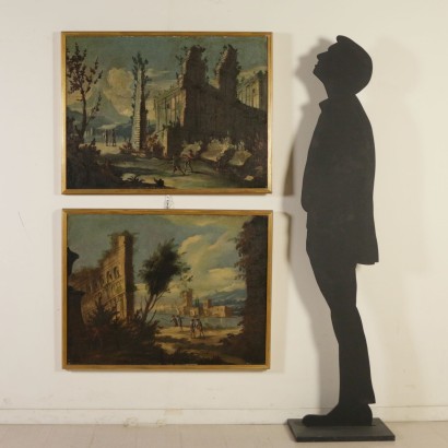 Coppia di Capricci Architettonici con rovine e figure