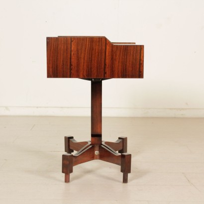moderne Antiquitäten, modernes Design Antiquitäten, Nachttisch, moderner Antik Nachttisch, moderne Antiquitäten Nachttisch, italienischer Nachttisch, Vintage Nachttisch, 1960er Nachttisch, 1960er Design Nachttisch, Claudio Salocchi Nachttisch.