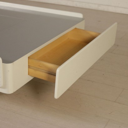 antigüedades modernas, antigüedades de diseño moderno, mesa, mesa de antigüedades modernas, mesa de antigüedades modernas, mesa italiana, mesa vintage, mesa de los 60, mesa de diseño de los 60, mesa de café de los 60.