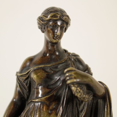 La victoria, una Escultura de Bronce-detalle