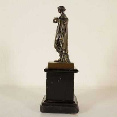 La victoria, una Escultura de Bronce-detalle