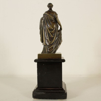 La victoria, una Escultura de Bronce-detalle