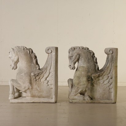 antiquariato, arredo giardino, antiquariato arredi giardino, arredo giardino antico, arredo giardino antico italiano, arredo giardino di antiquariato, arredo giardino neoclassico, arredo giardino del 900. coppia di mensole con cavalli.