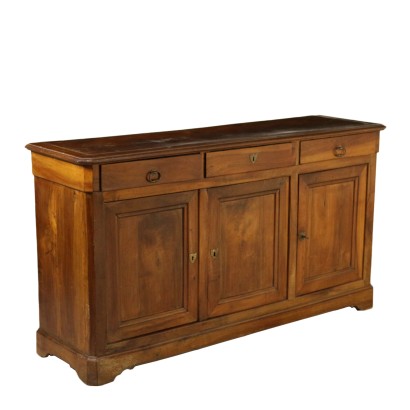 Aparador con Tres Puertas francesas