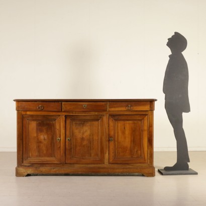 Aparador con Tres Puertas francesas