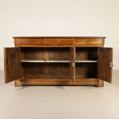 Aparador con Tres Puertas francesas