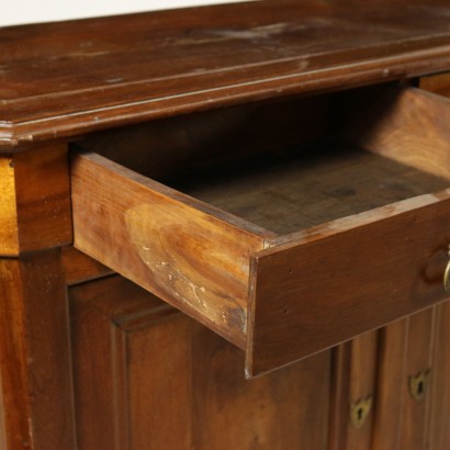 Aparador con Tres Puertas francesas-especial