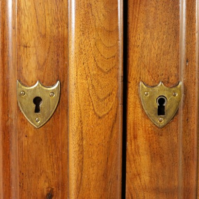 Aparador con Tres Puertas francesas-especial