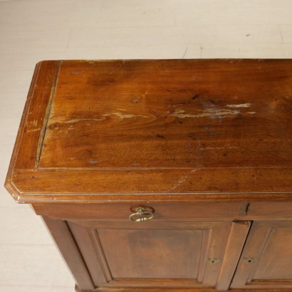 Aparador con Tres Puertas francesas-especial