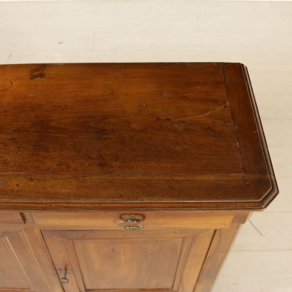 Aparador con Tres Puertas francesas-especial