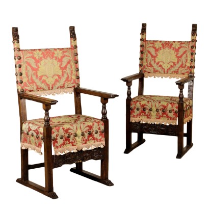 Par de Sillas Talladas