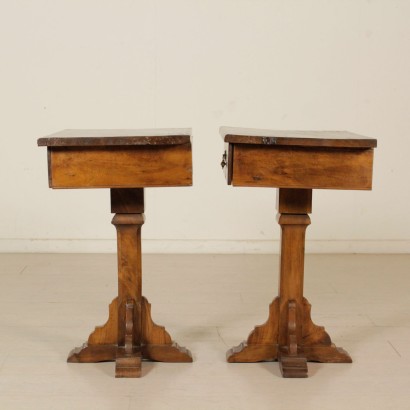 antigüedades, mesita de noche, mesita de noche antigua, mesitas de noche antiguas, mesita de noche italiana antigua, mesita de noche antigua, mesita de noche neoclásica, mesitas de noche del siglo XX, par de mesitas de noche en maderas antiguas.