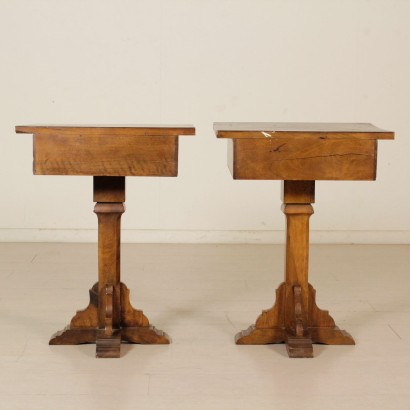 antigüedades, mesita de noche, mesita de noche antigua, mesitas de noche antiguas, mesita de noche italiana antigua, mesita de noche antigua, mesita de noche neoclásica, mesitas de noche del siglo XX, par de mesitas de noche en maderas antiguas.