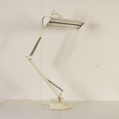 modernariato, modernariato di design, lampada da tavola, lampada da tavola modernariato, lampada da tavola di modernariato, lampada da tavola italiana, lampada da tavola vintage, lampada da tavola anni '60, lampada da tavola design anni 60, lampada naska loris, arne jacobsen.