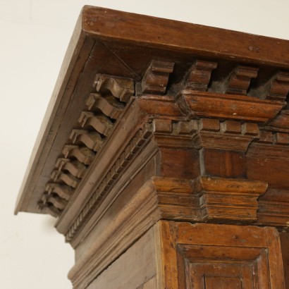 Armario en madera de Nogal en el Siglo XVIII-especialmente