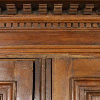 Armario en madera de Nogal en el Siglo XVIII-especialmente