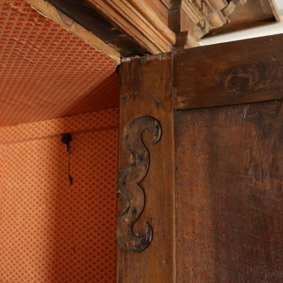 Armario en madera de Nogal en el Siglo XVIII-especialmente