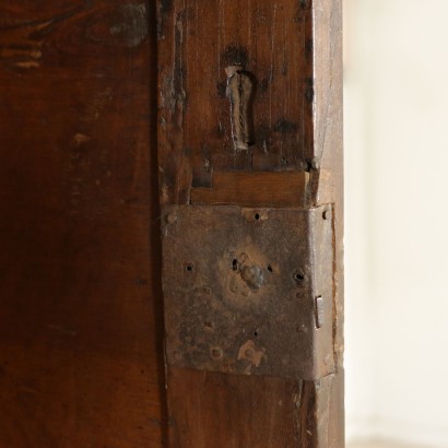 Armario en madera de Nogal en el Siglo XVIII-especialmente