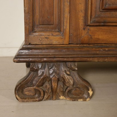 Armario en madera de Nogal en el Siglo XVIII-especialmente