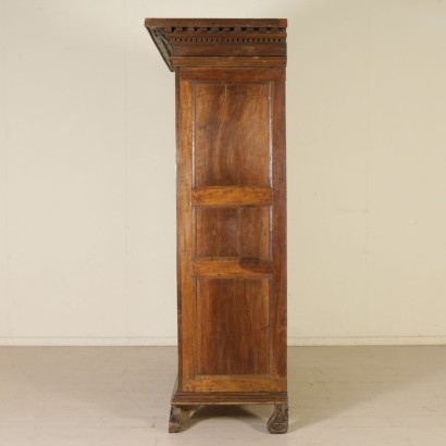 Gabinete en madera de Nogal del Siglo XVIII lado