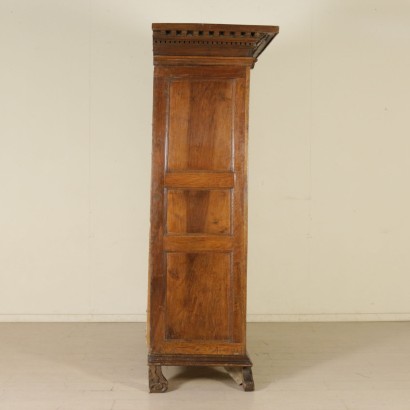 Gabinete en madera de Nogal del Siglo XVIII lado