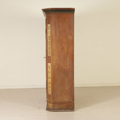 Armario con Dos Puertas Pintadas lado