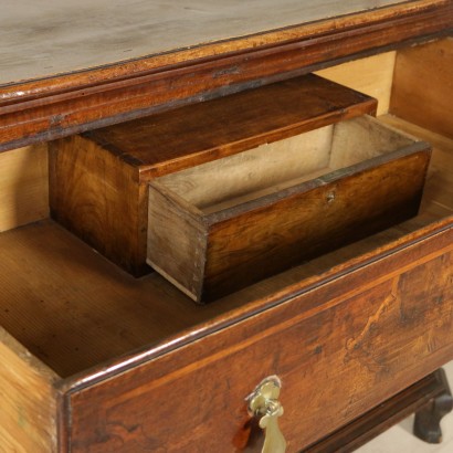 Una cajonera con Tres Cajones especiales