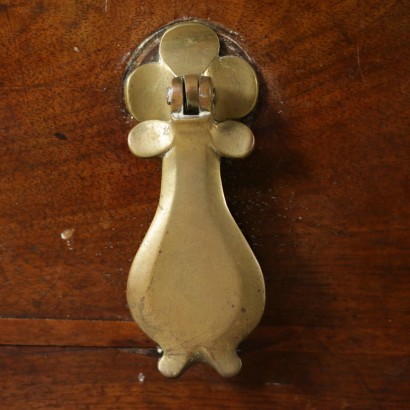 Una cajonera con Tres Cajones especiales