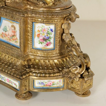 Tischuhr-insbesondere