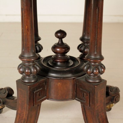 Table Octogonale en particulier