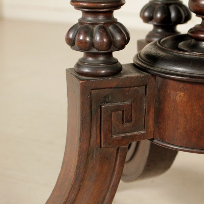 Table Octogonale en particulier