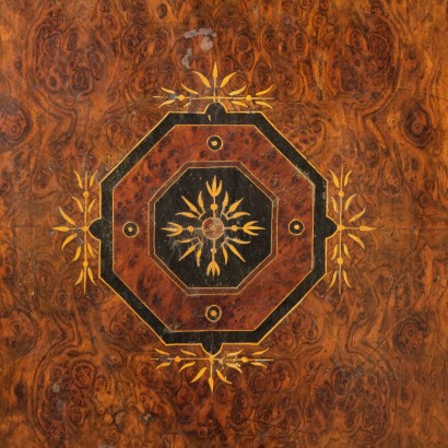 Table Octogonale en particulier