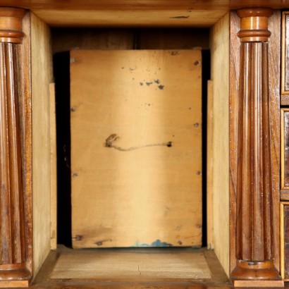 Secretaire in Piuma di Noce - particolare