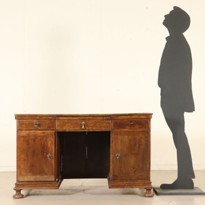 Pedestal Desk Walnut Veneto Italy First Half of 1700s