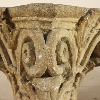 Coppia di Capitelli in Pietra - Particolare
