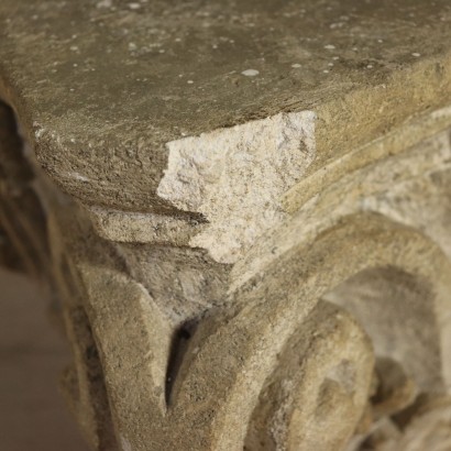 Coppia di Capitelli in Pietra - Particolare
