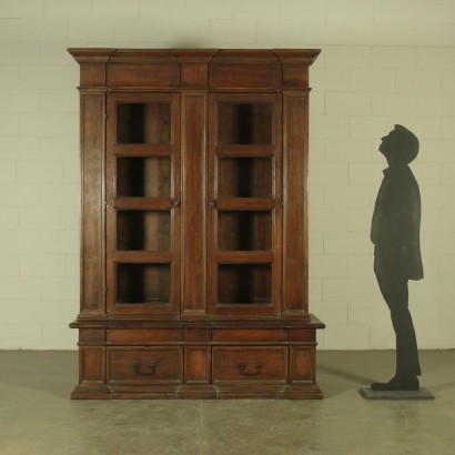 Antiquitäten, Bücherregal, antike Bücherregale, antikes Bücherregal, antikes italienisches Bücherregal, antikes Bücherregal, neoklassizistisches Bücherregal, Bücherregal aus dem 20. Jahrhundert, zweitüriges Bücherregal.