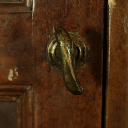 Antiquitäten, Bücherregal, antike Bücherregale, antikes Bücherregal, antikes italienisches Bücherregal, antikes Bücherregal, neoklassizistisches Bücherregal, Bücherregal aus dem 20. Jahrhundert, zweitüriges Bücherregal.