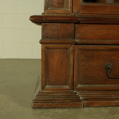 Antiquitäten, Bücherregal, antike Bücherregale, antikes Bücherregal, antikes italienisches Bücherregal, antikes Bücherregal, neoklassizistisches Bücherregal, Bücherregal aus dem 20. Jahrhundert, zweitüriges Bücherregal.