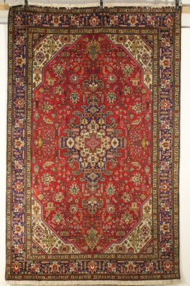 Floral Tabriz rug