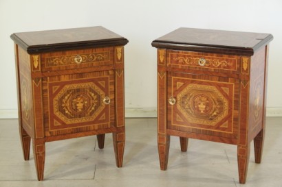 Coppia di comodini stile neoclassico