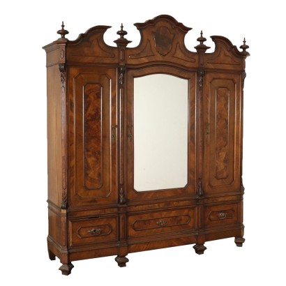 Dreitüriger Kleiderschrank Nussbaum Italien letzes Quartal '800.