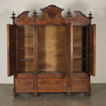 Dreitüriger Kleiderschrank Nussbaum Italien letzes Quartal '800.