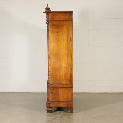 Dreitüriger Kleiderschrank Nussbaum Italien letzes Quartal '800.