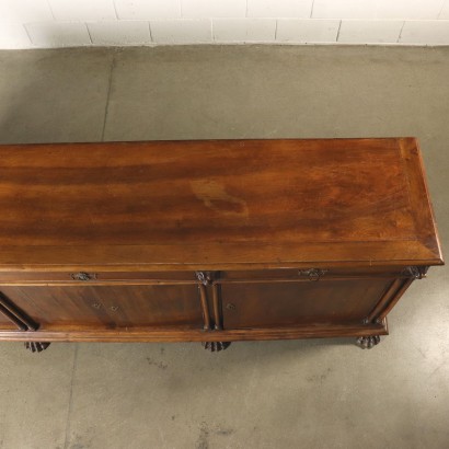 Küchenschrank im Stil Nussbaumholz Italien 20. Jahrhundert