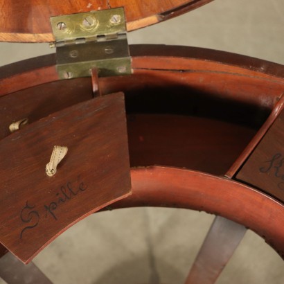 Beistelltisch Mahogani Nussbaumholz Italien 19. Jahrhundert