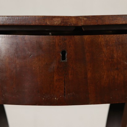 Beistelltisch Mahogani Nussbaumholz Italien 19. Jahrhundert