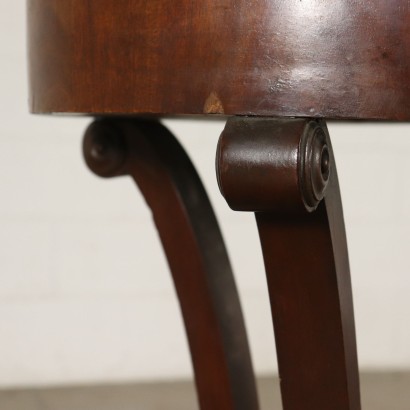 Beistelltisch Mahogani Nussbaumholz Italien 19. Jahrhundert