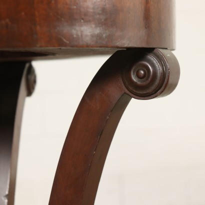 Beistelltisch Mahogani Nussbaumholz Italien 19. Jahrhundert