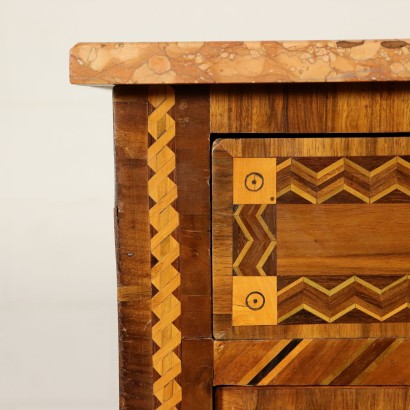 Kommode mit Intarsien Italien Späten 18. Jahrhundert